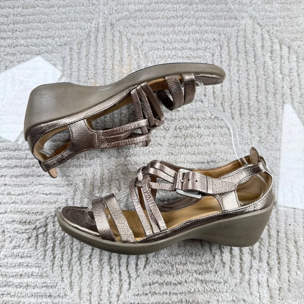 Ecco these wedge